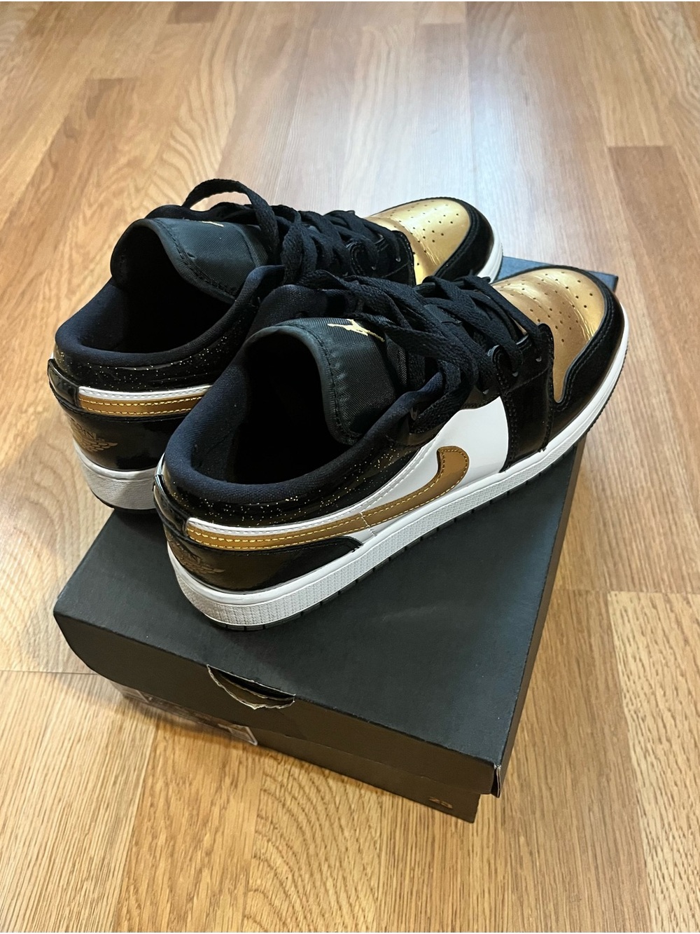 Jordan 1s Kids - Black & Gold - Picture 3 of 5